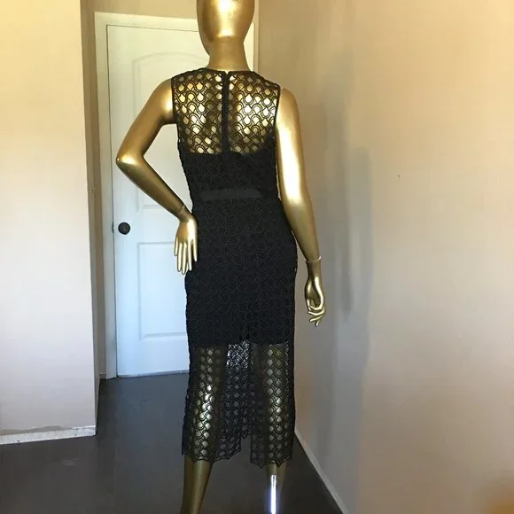 ᑕYᑎTᕼIᗩ ᖇOᗯᒪEY Sleeveless Lace-Mesh-Overlay Midi Dress - Picture 7 of 12